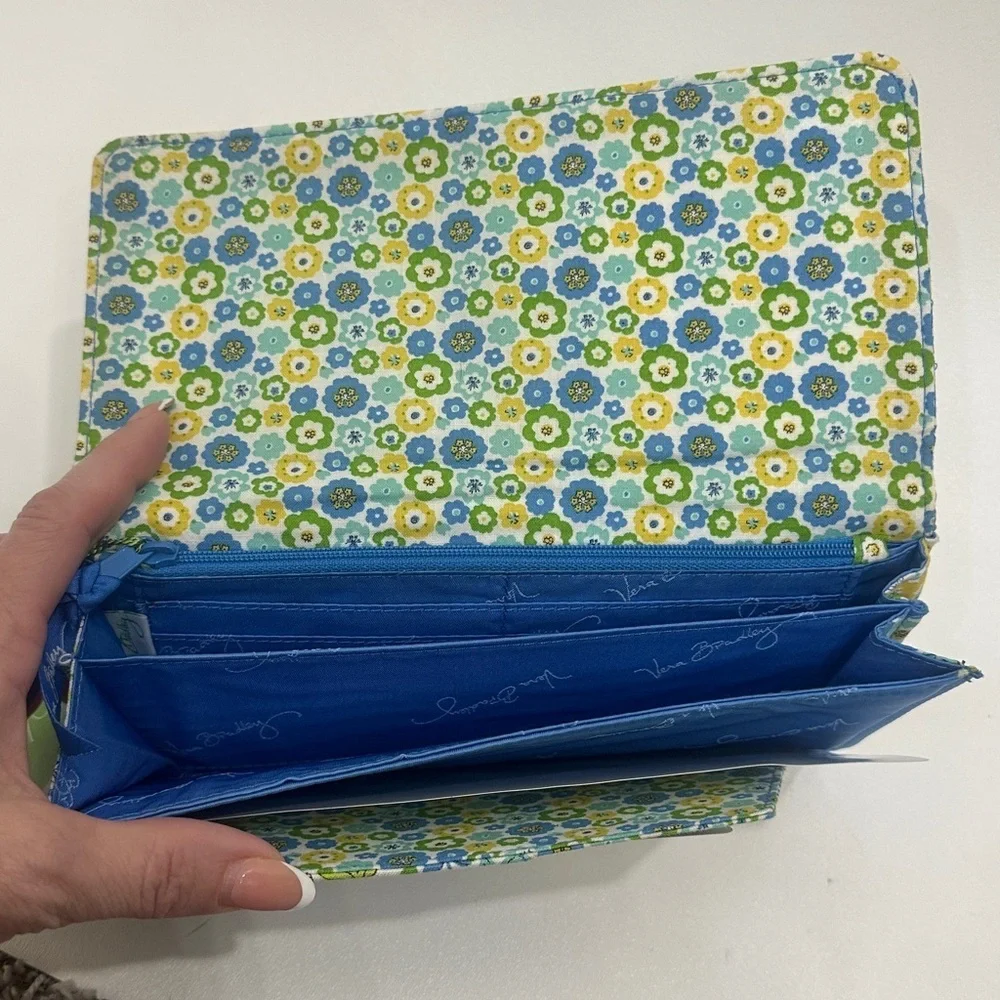 Vera Bradley English Meadow Travel Wallet.NWT - Picture 8 of 8